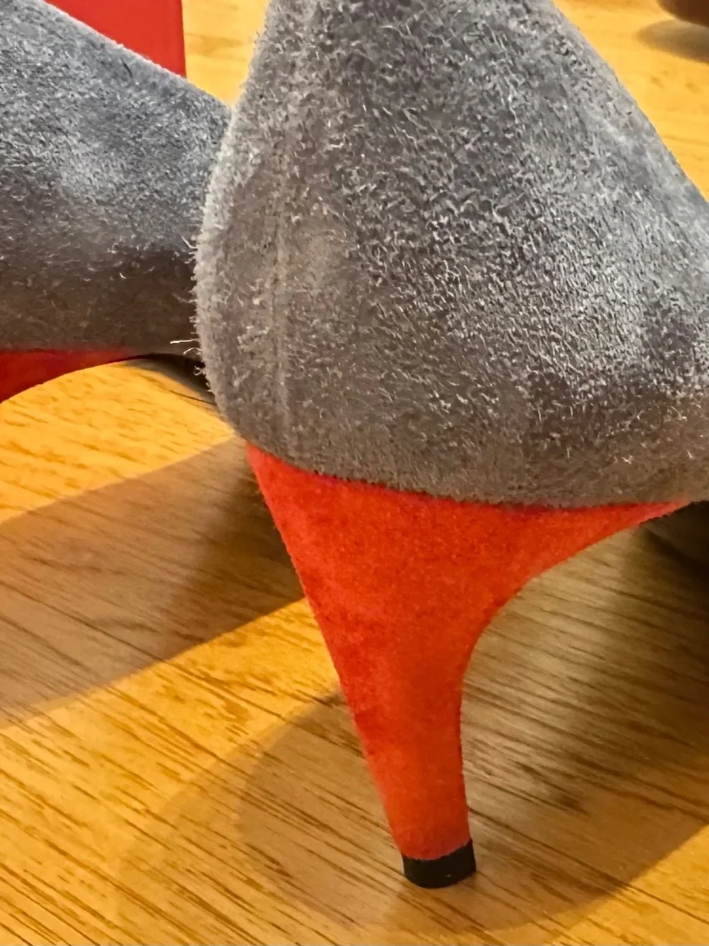 Roger Vivier , Belle de Nuit, grey & red suede, Never worn, size EU 40 orig box